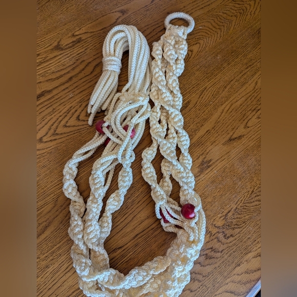 Vintage 1970's macrame double plant hanger cream with red beads - Picture 5 of 5